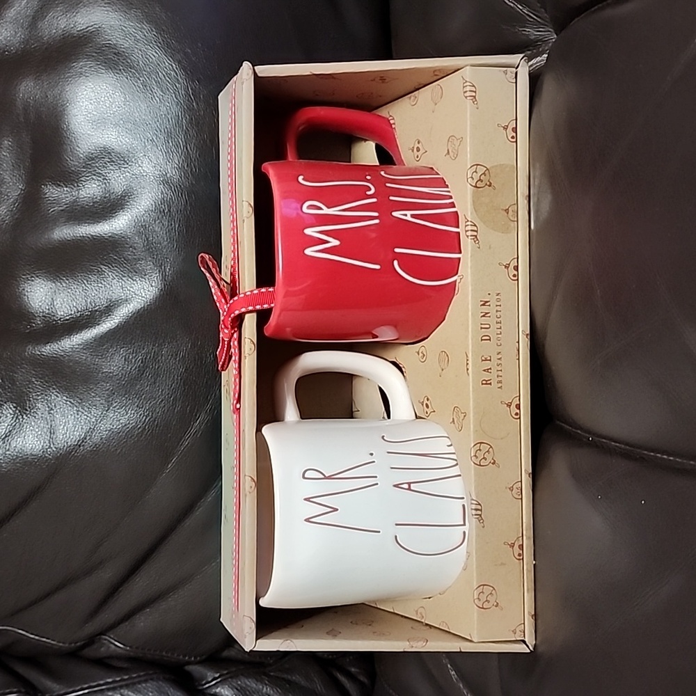 BNWT  Rae Dunn Mr & Mrs Claus 🎅 🤶 Mug set